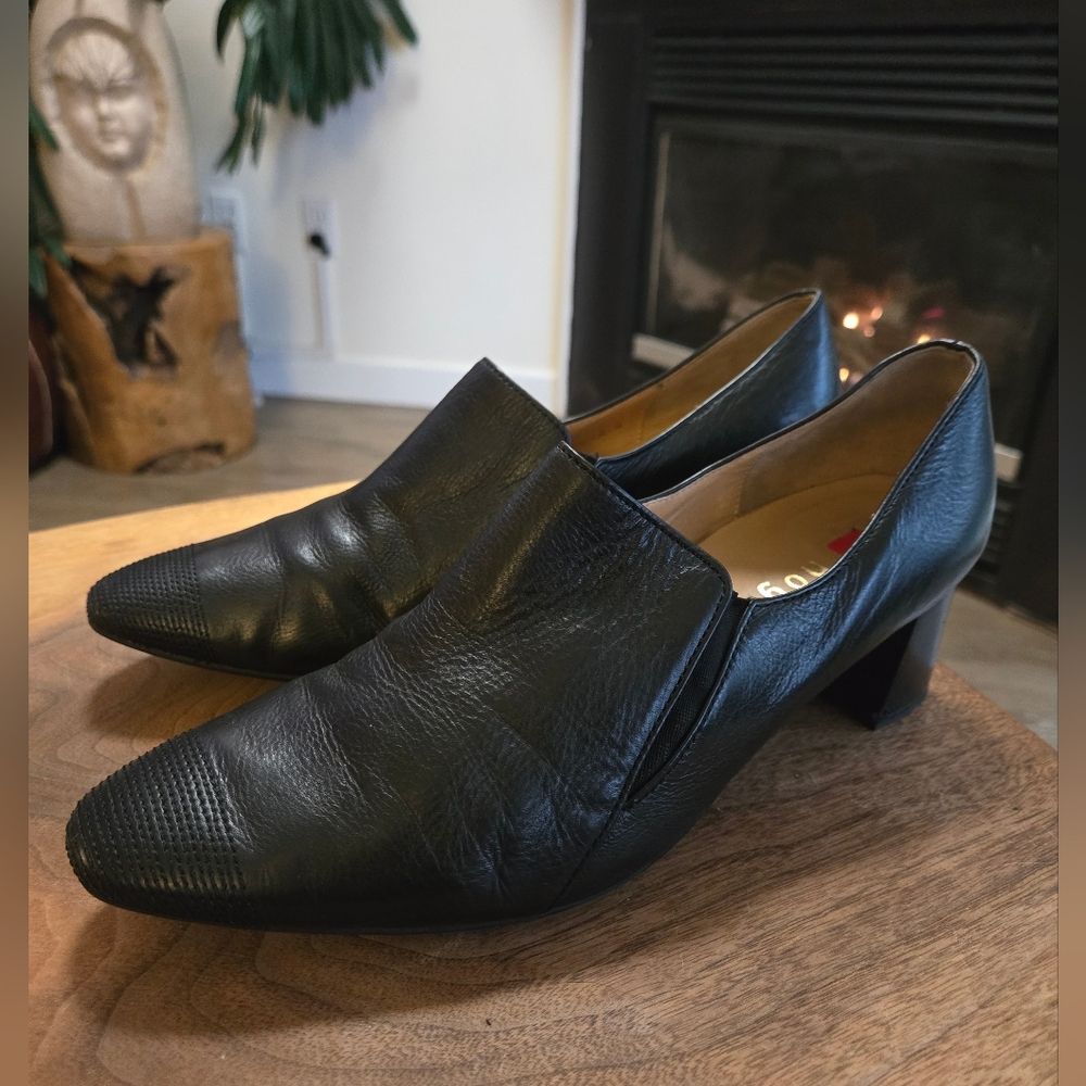 ✨️HOST PICK✨️ Högl Leather Block Heeled Loafers with Embroidered Toe Caps